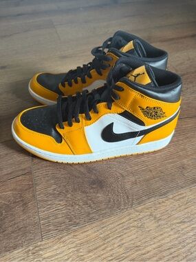 Nike Air Jordan 1 Mid "Taxi"
